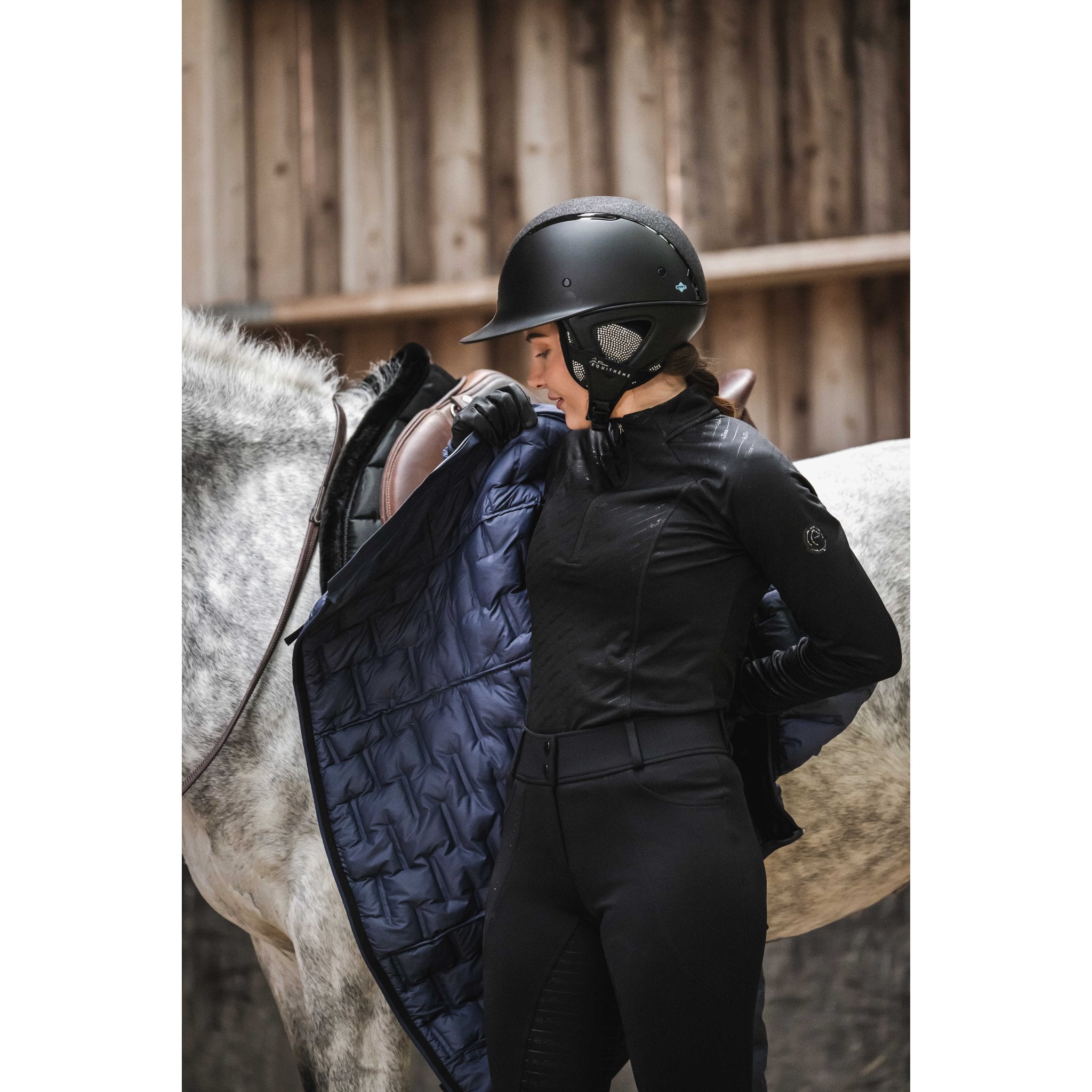 Equithème Soazy Ridhjälm med solskärm Glossy Black Crystal top